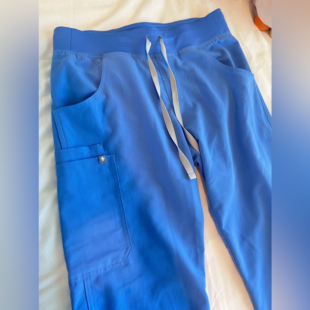 FIGS Kade Cargo Scrub Pants Size Small in ceil blue